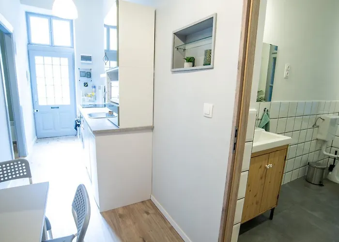 Cozy On The Boulevard.